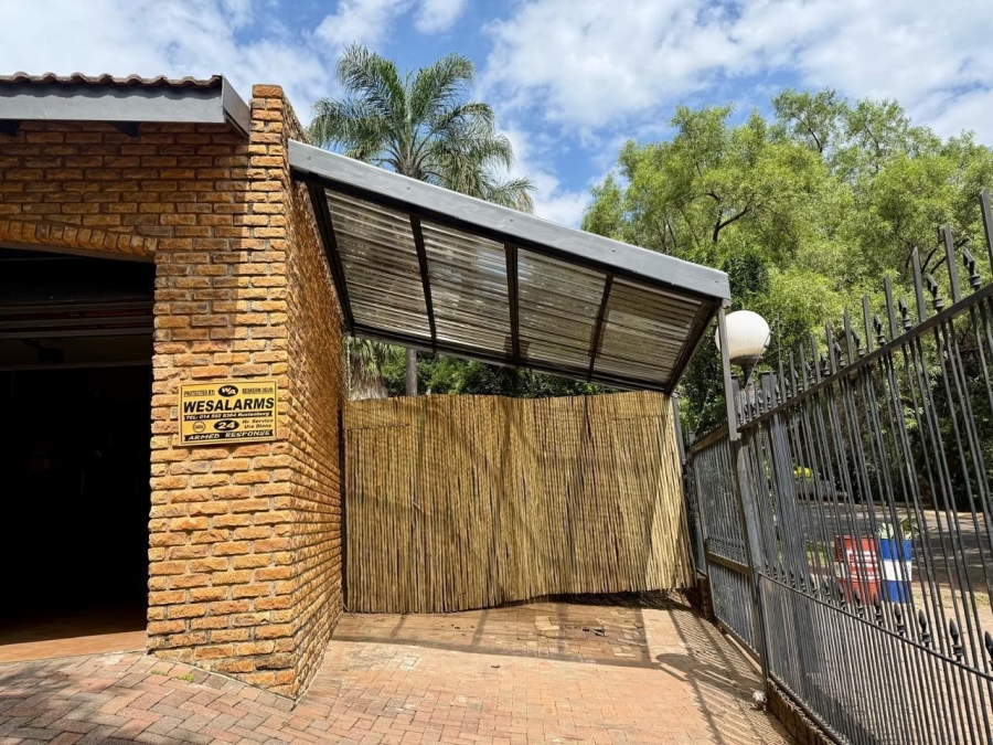 5 Bedroom Property for Sale in Safari Gardens North West